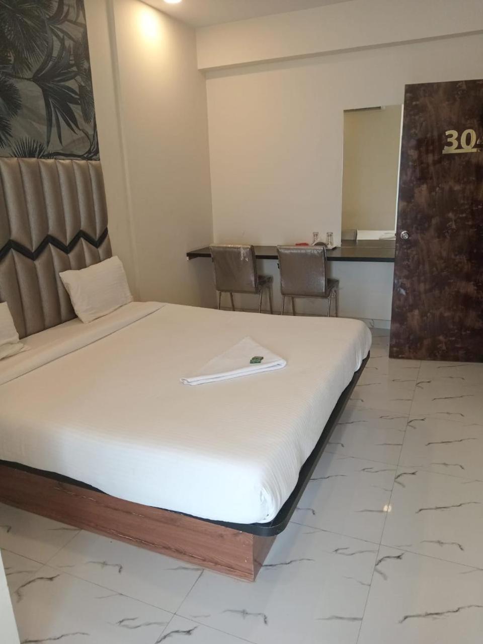 New Balaji Residency By Glitz Hotels Ulhāsnagar Extérieur photo